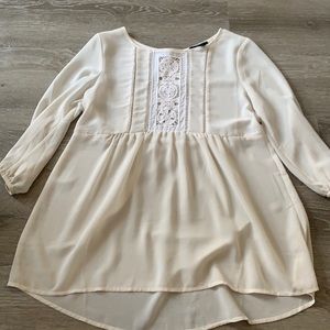 Cute cream quarter sleeve top!